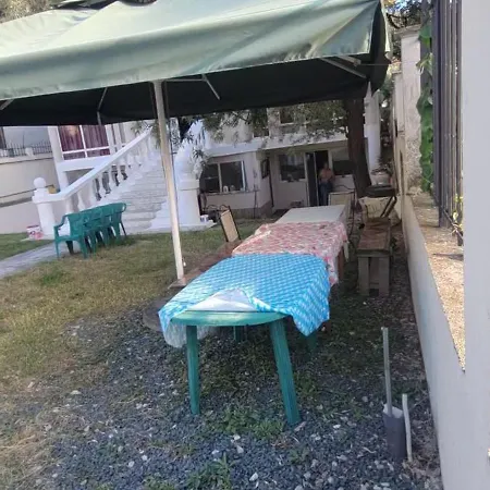 Leoneg *